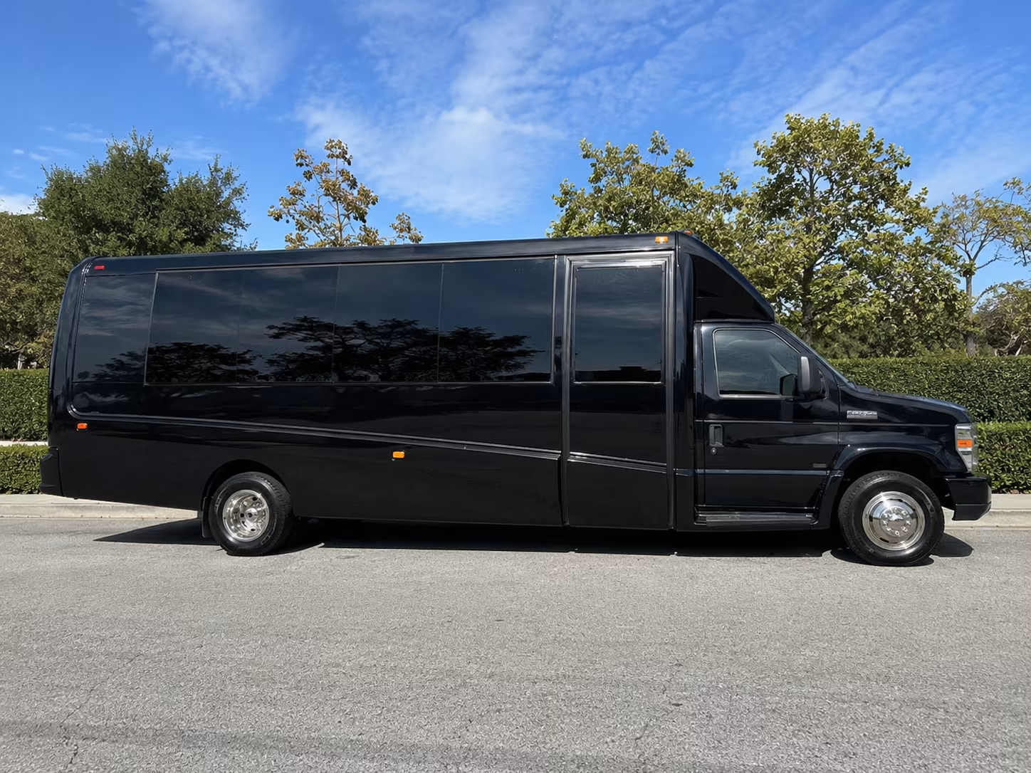 book group transportation for your next airport transfer 1