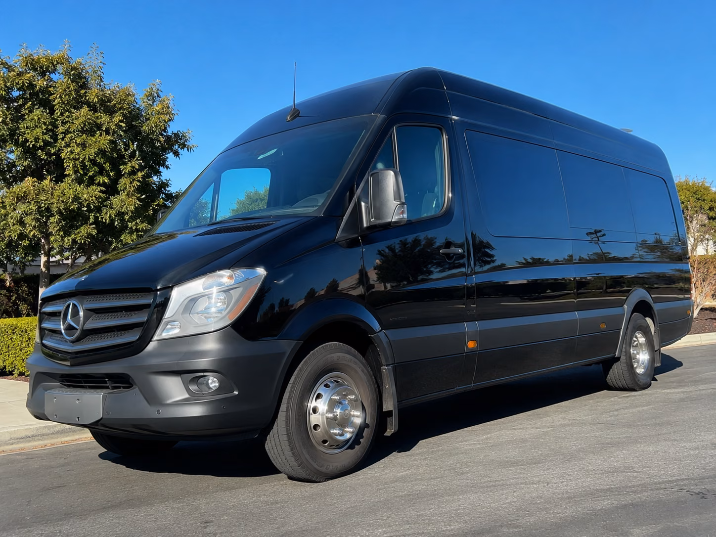 book group transportation for your next airport transfer 3